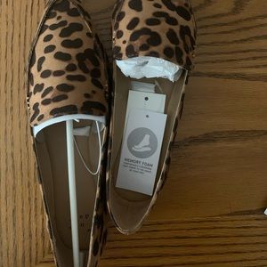 Leopard print memory foam flats never worn!!